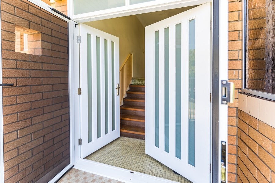 Double MDF Frosted Glass Front Doors with Vertical Panels of Safeglass