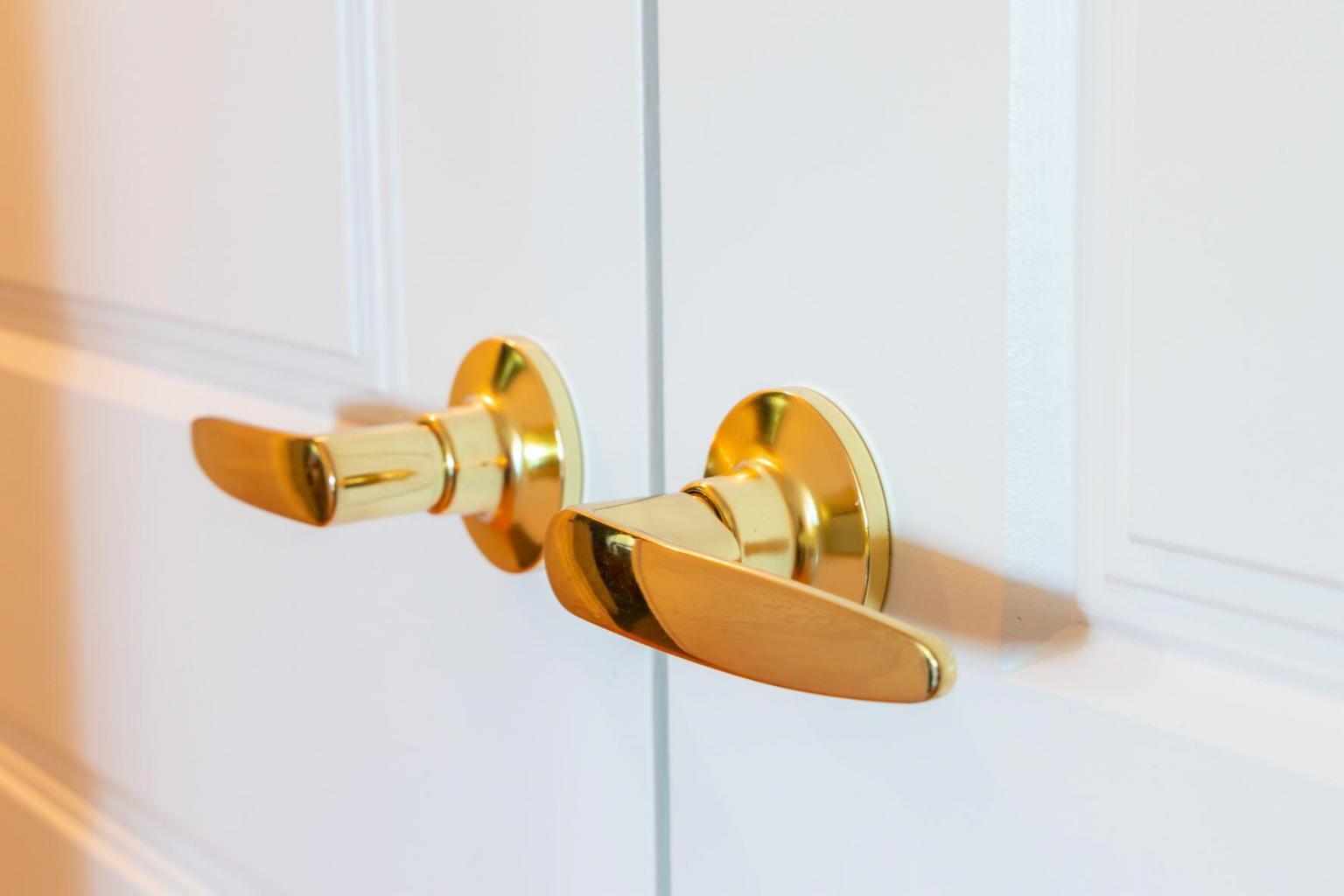 Knobs and Lever Handles Doors Plus